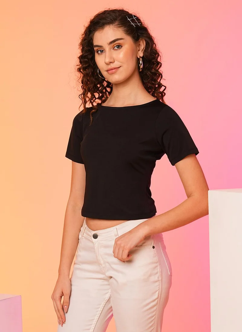 جلو باص بلوزة قصيرة نسائية سوداء للحفلات بتصميم مميز